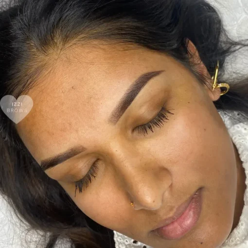 Sporten na powder brows plaatsen